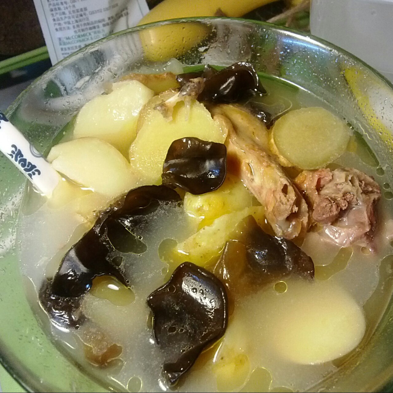 黑木耳炖鸡汤