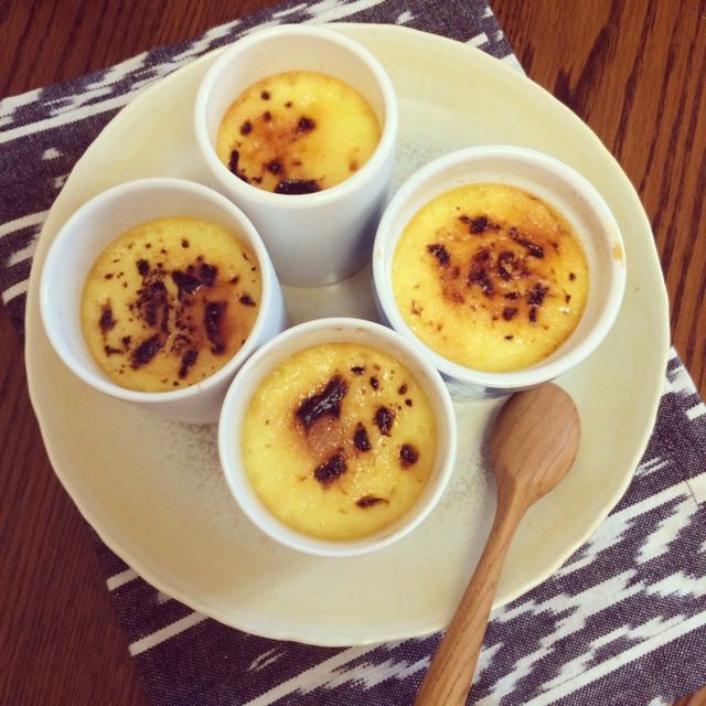 Crèmebrulée。法式烤布雷。焦糖布丁。