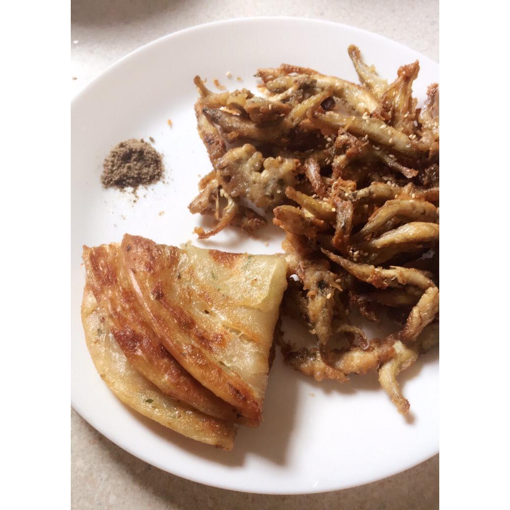 酥炸多春鱼