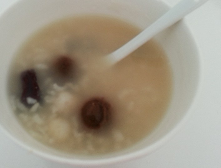桂圆红枣莲子粥