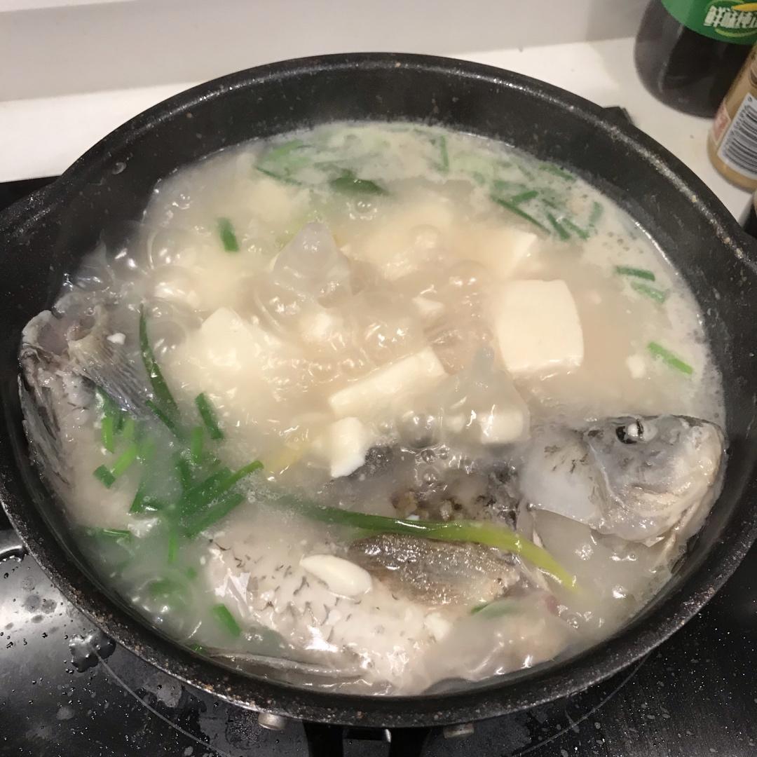 奶白鲫鱼豆腐汤|一条鱼最后的温柔