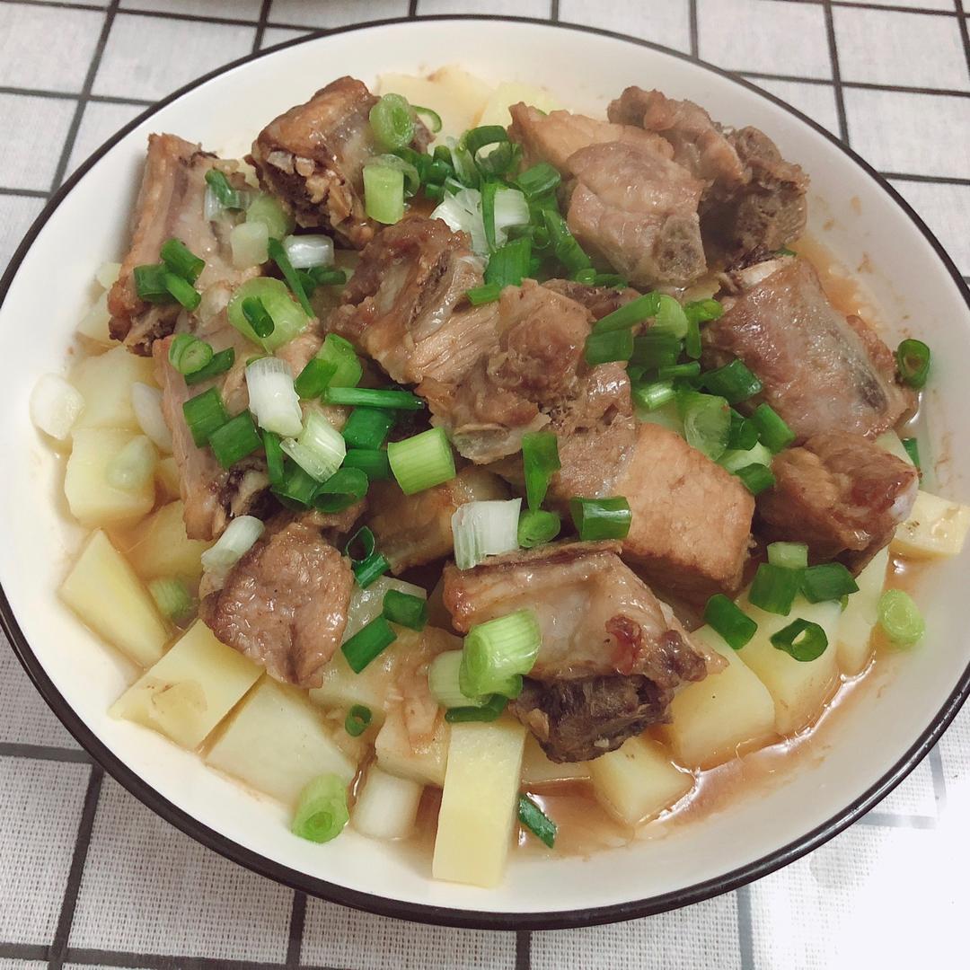 香酥排骨蒸土豆