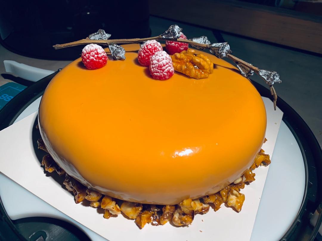 南瓜巧克力慕斯配焦糖淋面