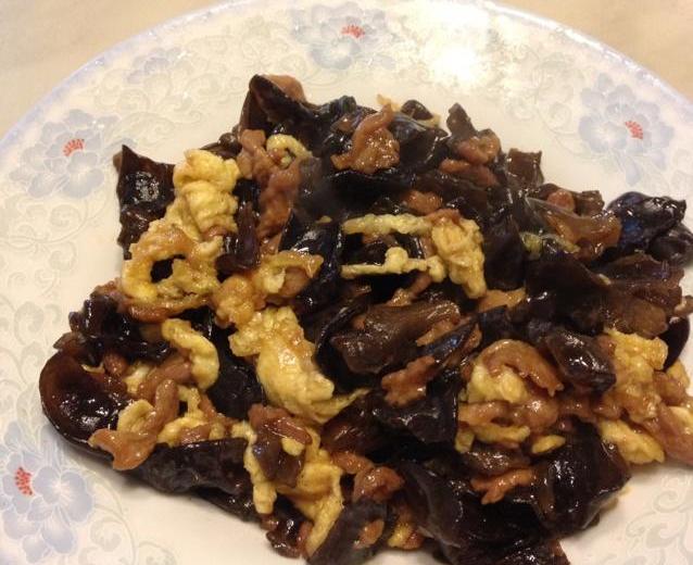 木耳鸡蛋炒肉的做法