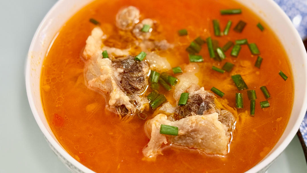 小美.番茄牛尾汤