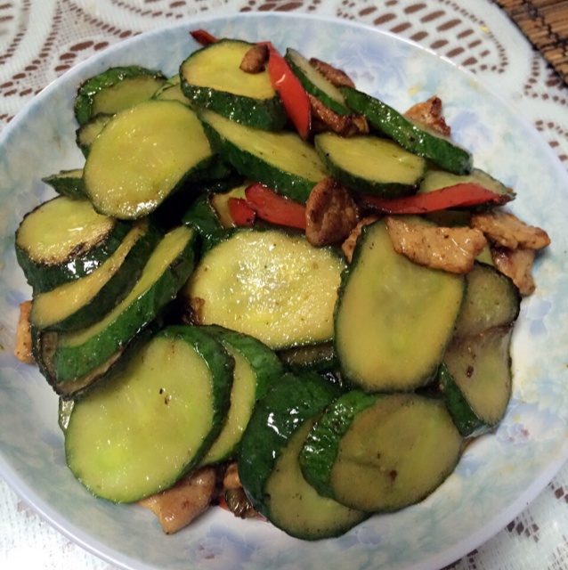 黄瓜炒肉片