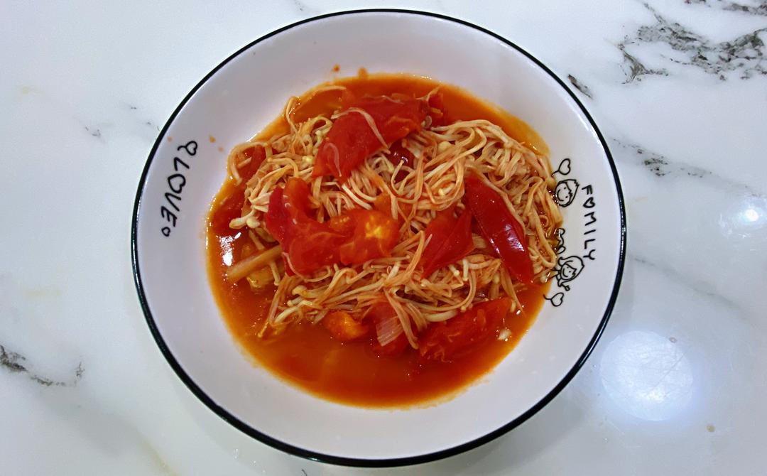 【孕妇食谱】番茄炒金针菇，红白搭配，营养丰富还超级下饭！