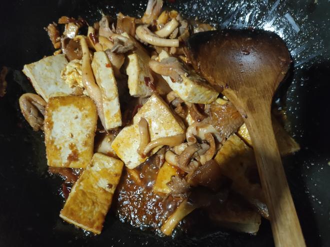 平菇豆腐炒肉的做法