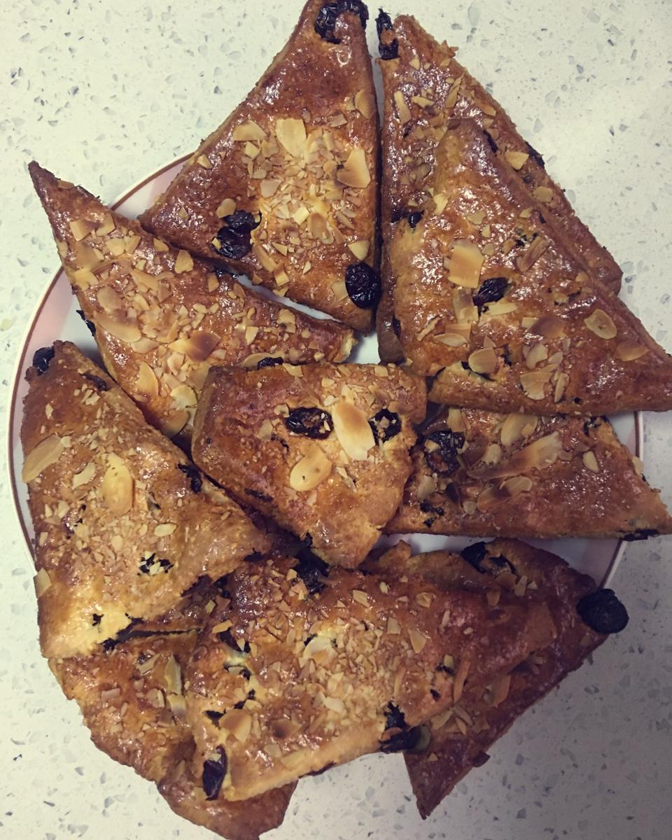满屋飘香，口口都是满足——酥松香甜的蔓越莓蜜豆司康