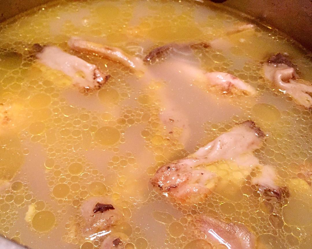 补充氨基酸·羊肚菌竹荪炖鸡汤