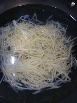 凉拌土豆莴笋丝的做法 步骤7