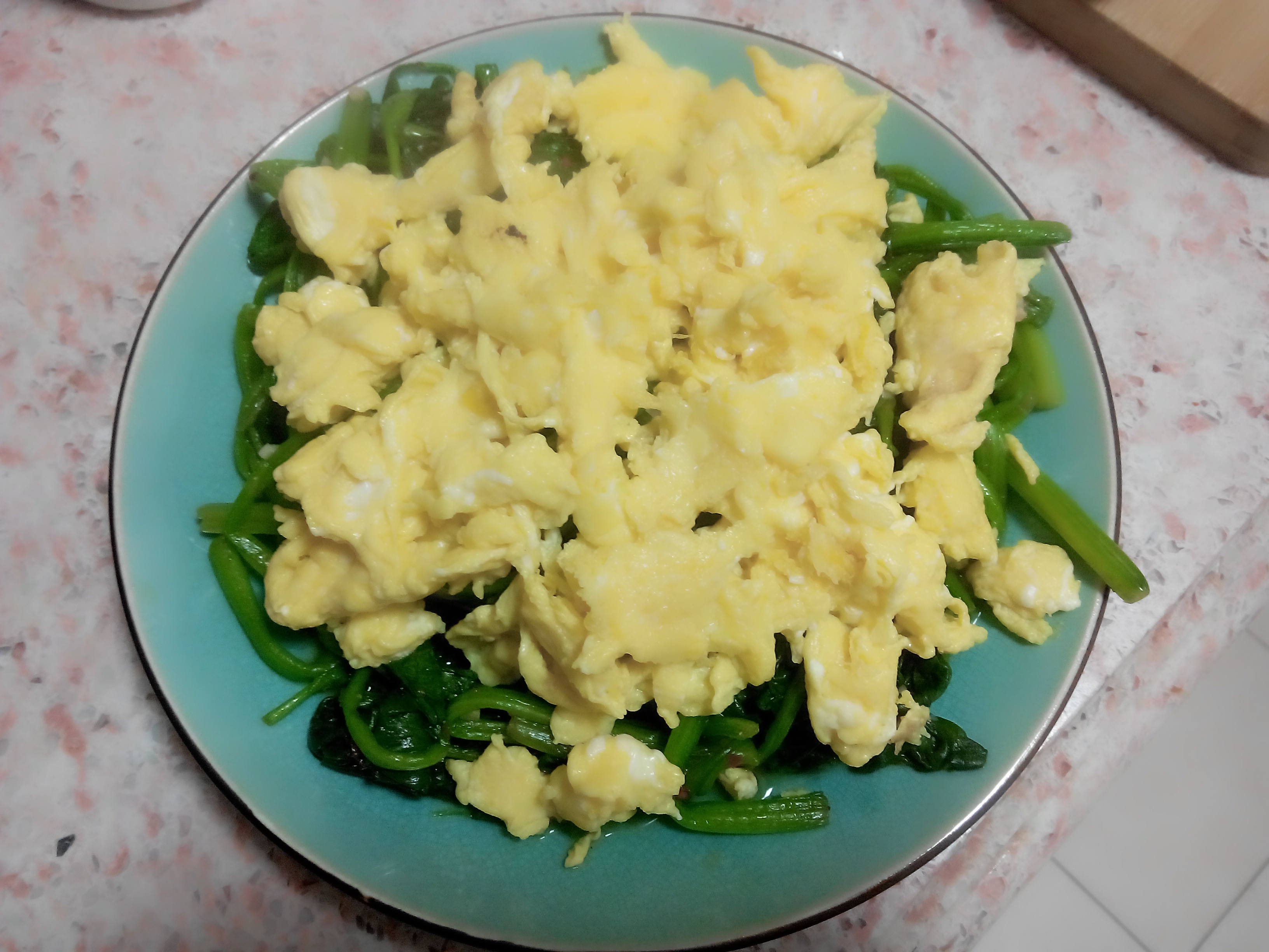 麻油蒜蓉菠菜铺蛋