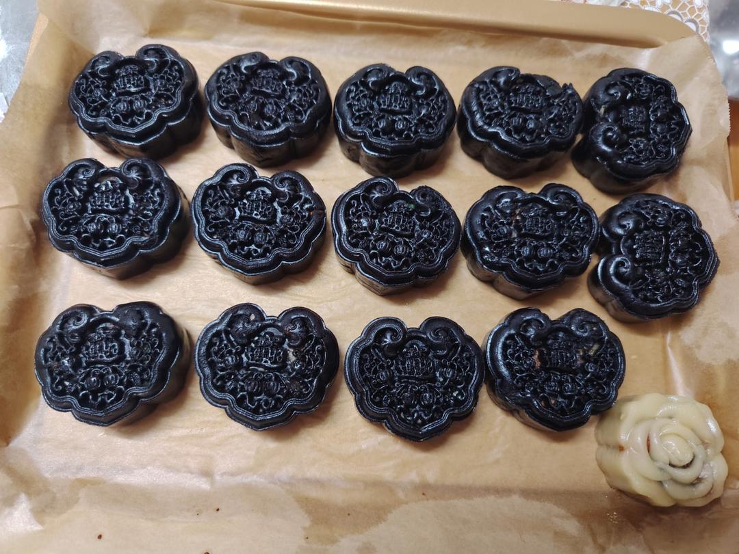 国潮黑米月饼🥮今年火爆全网的黑金月饼🥮鎏金月饼🥮