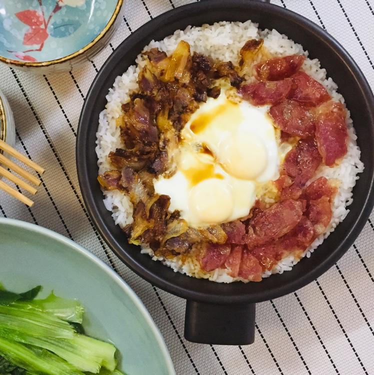 视频【腊肠煲仔饭】有肉有菜一锅端！——松下塔吉锅食谱