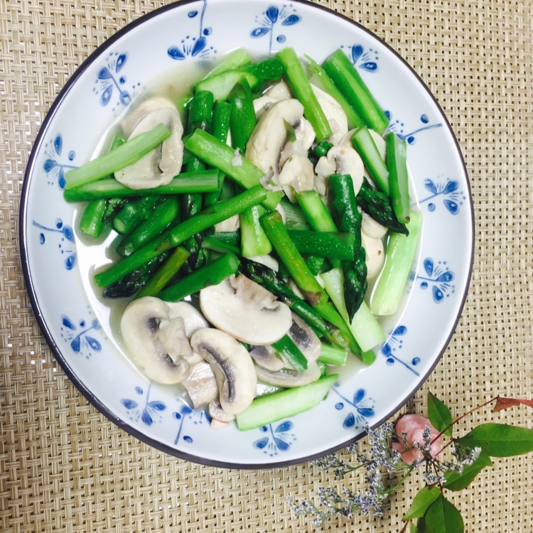清炒芦笋