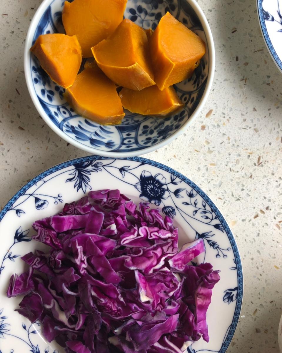 紫甘蓝炒南瓜(我家的营养胃菜)