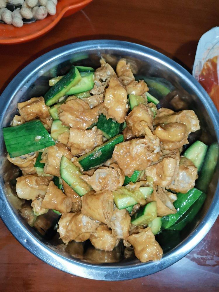 老油条拌黄瓜