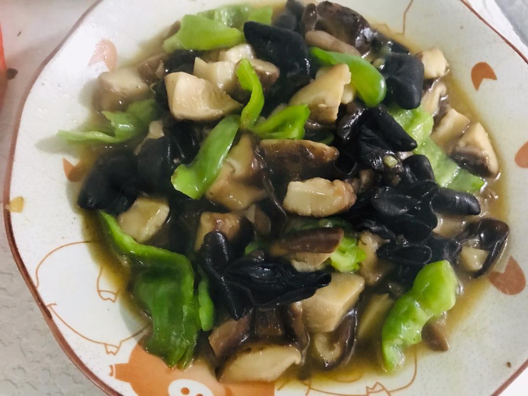 蘑菇木耳小炒