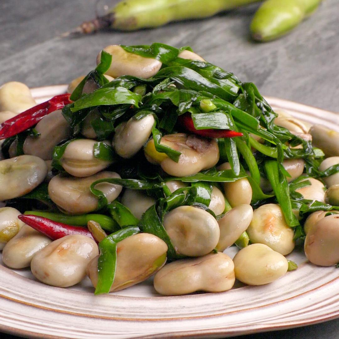 韭菜炒蚕豆的做法