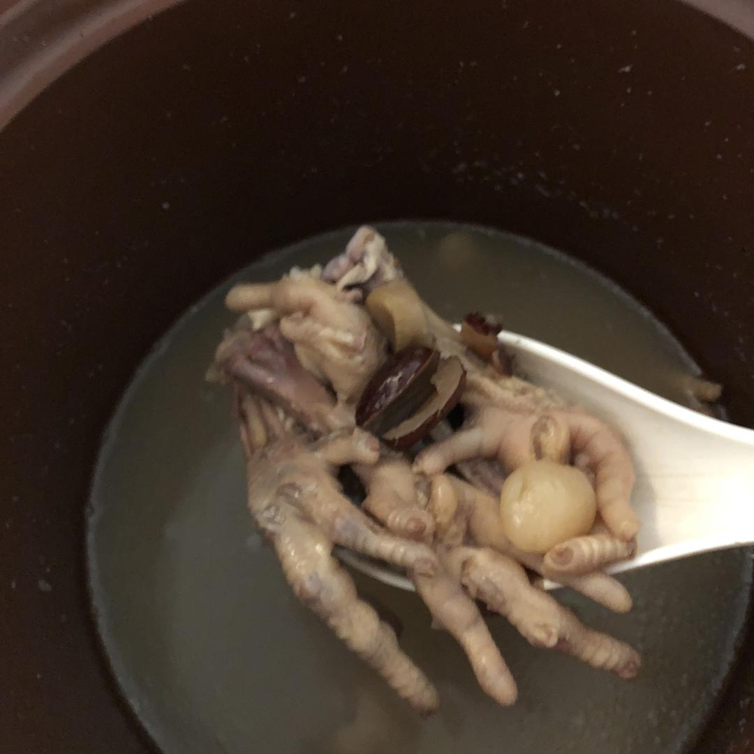 花生眉豆鸡脚汤