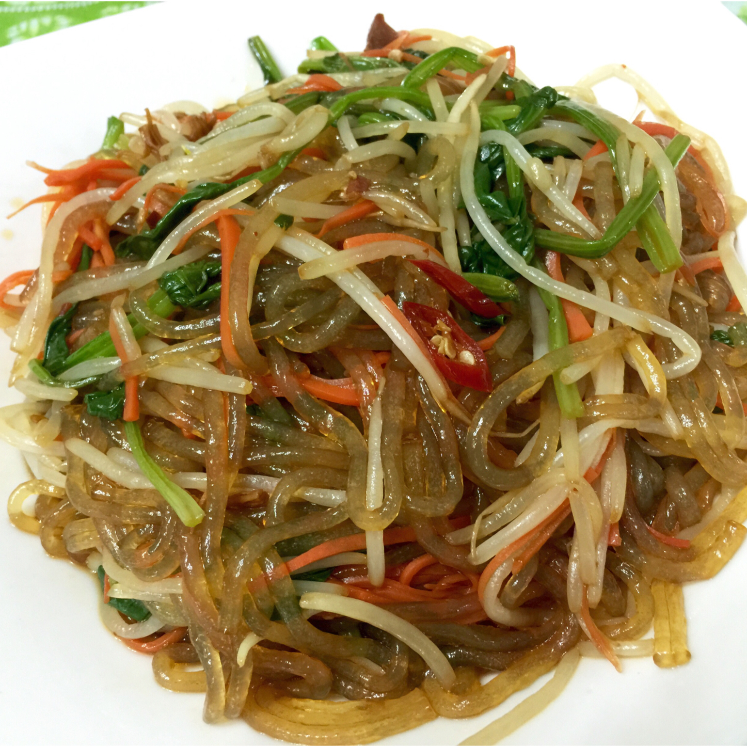 酸辣菠菜豆芽拌红薯粉