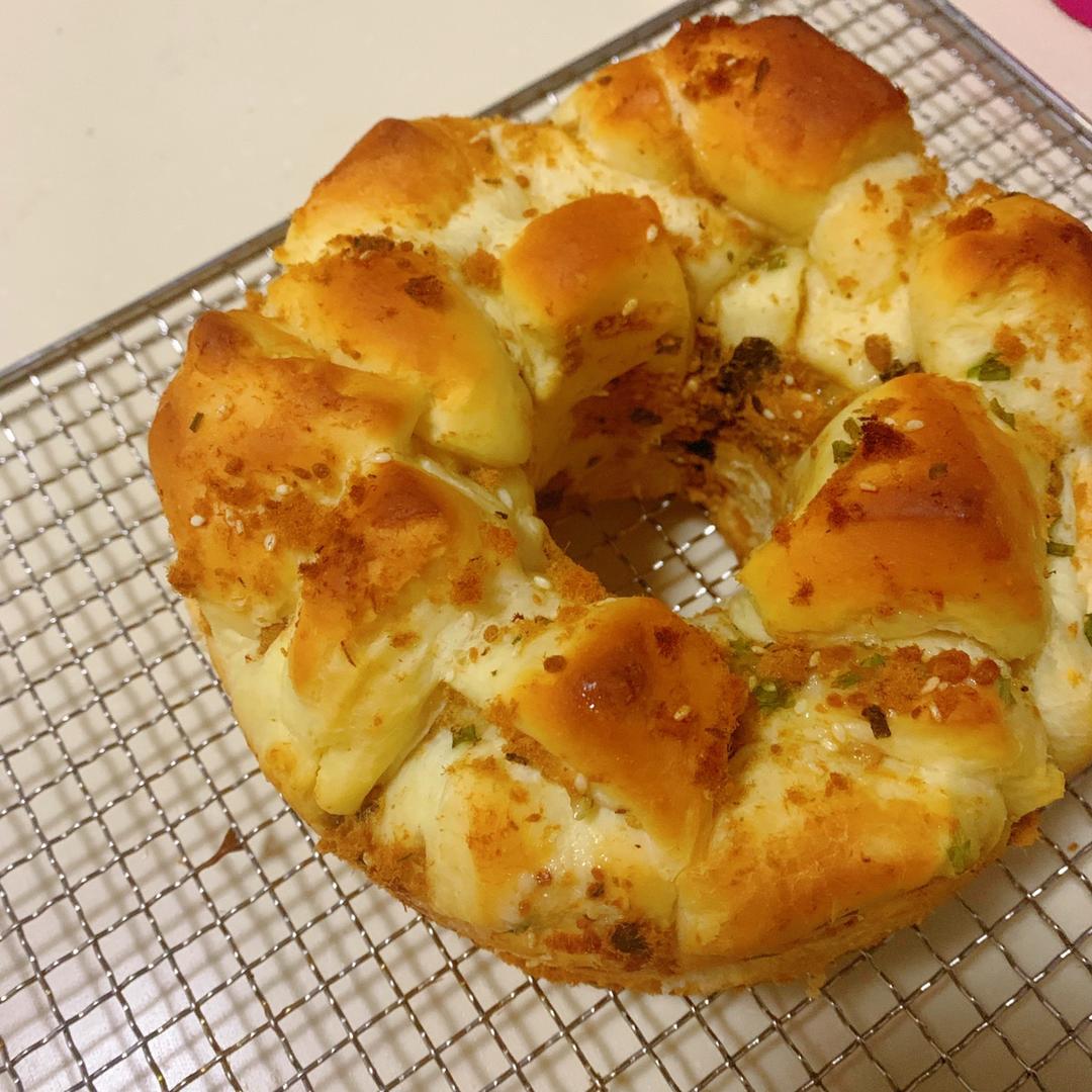 肉松色拉酱中空面包