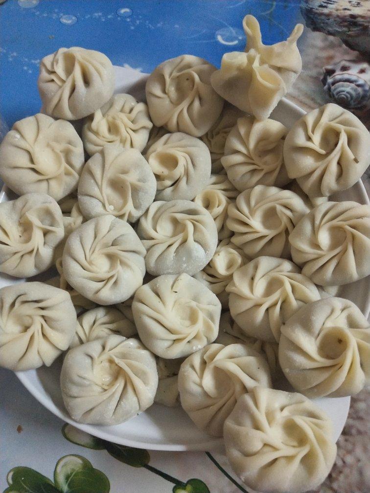 晨晨 做的脆绍包(饺子皮豇豆包子)