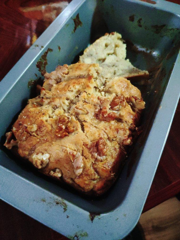 简简单单的香蕉核桃蛋糕（很香很香的咧）