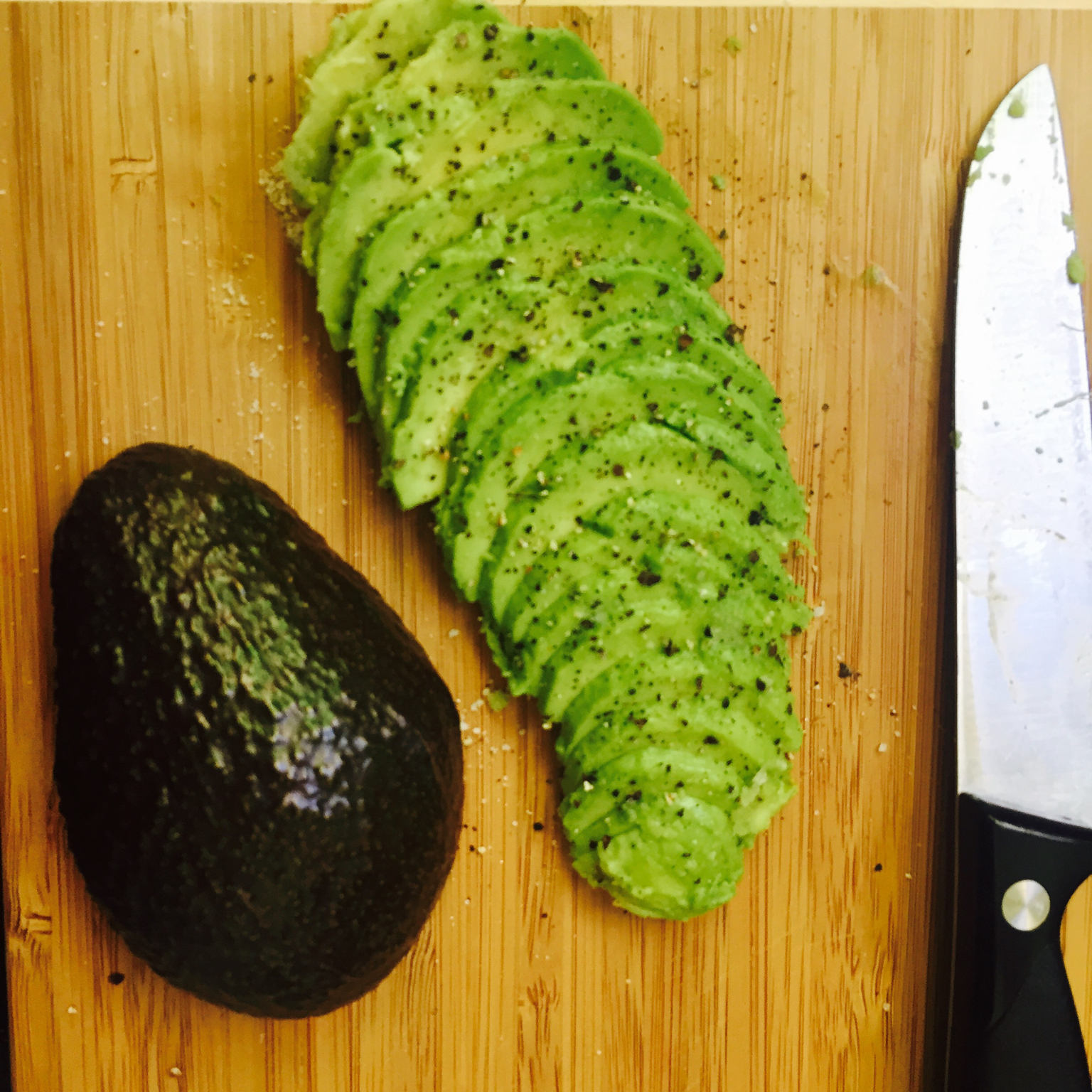 如何用半个牛油果切出一大堆牛油果即视感