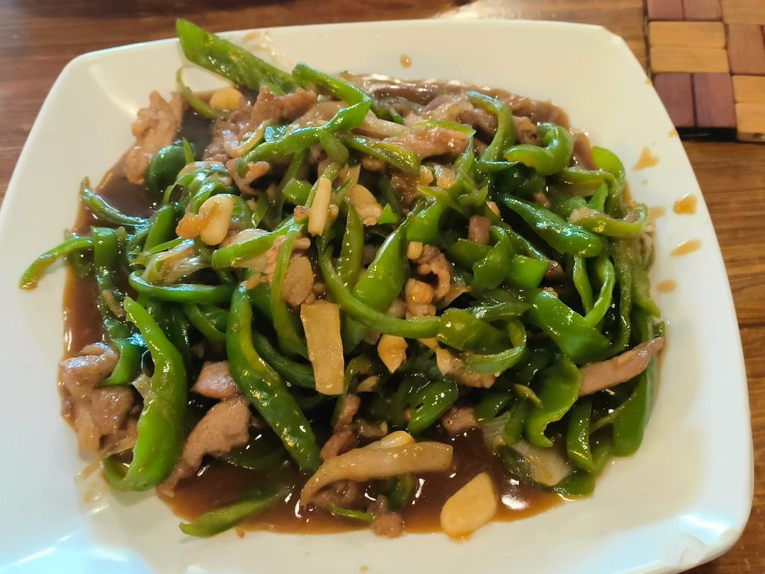 青椒肉丝，这样炒太好吃了。
