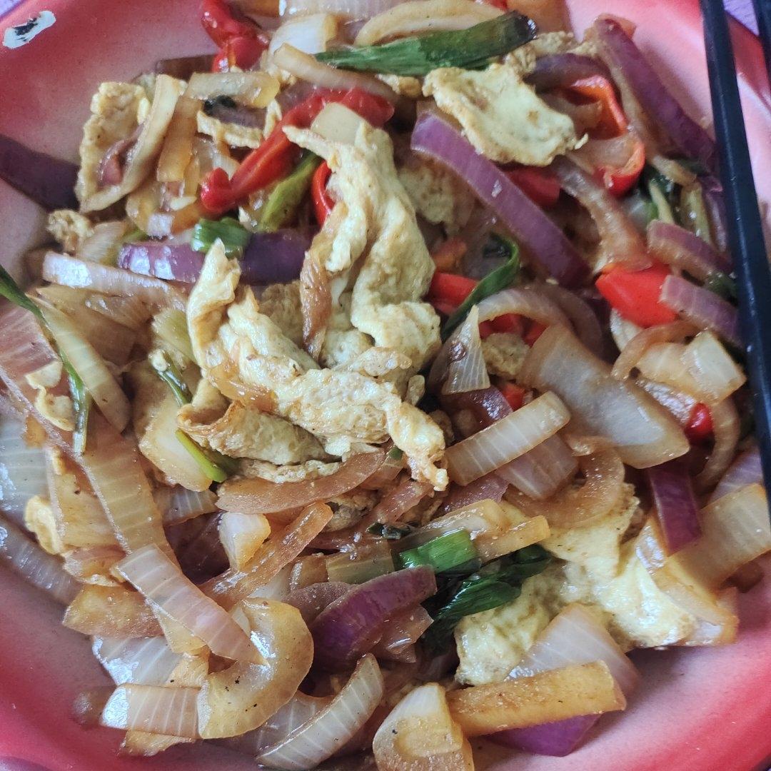 降压防癌的好食材  洋葱炒鸡蛋