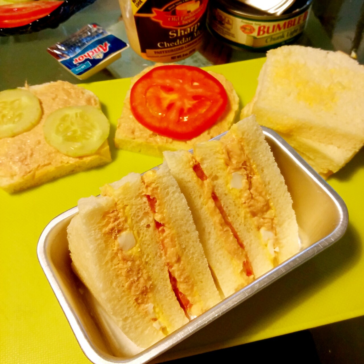 鲔鱼三明治