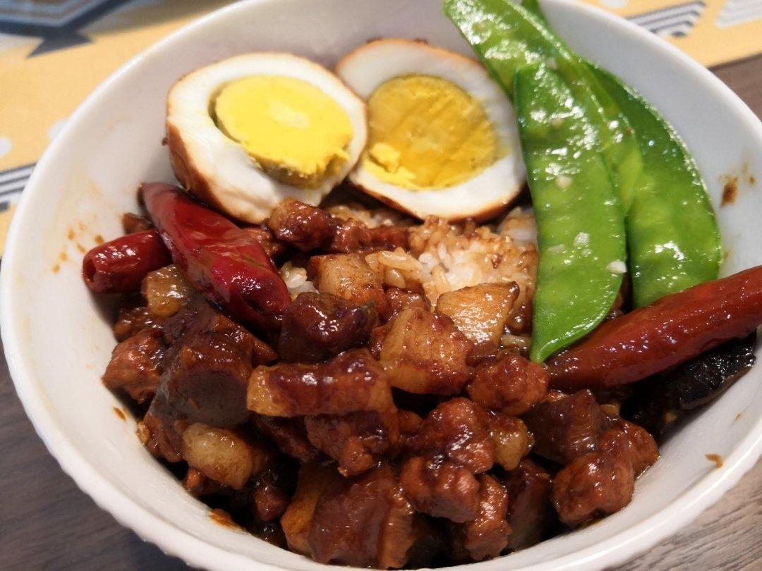 洋葱酥卤肉饭