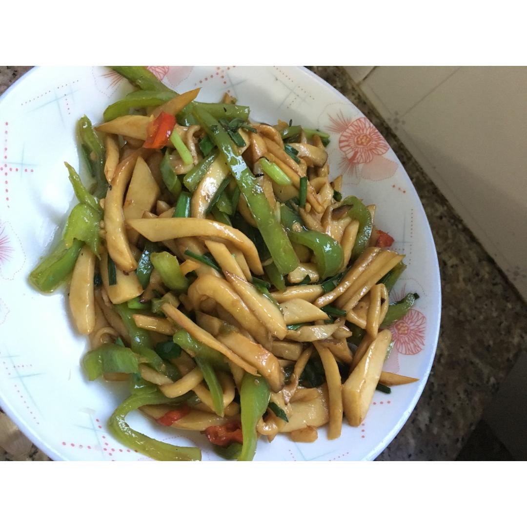青椒素炒杏鲍菇