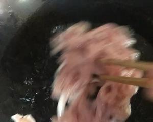 肉丝炒一切之蒜苔肉丝（里脊肉丝怎么炒才会嫩而不柴)的做法 步骤3