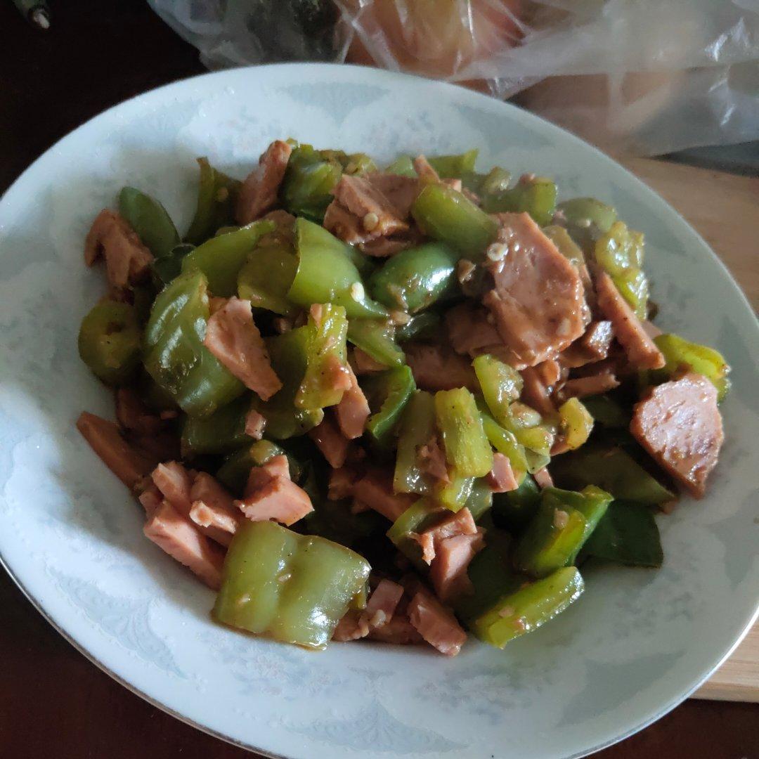 下饭神器👉青椒炒肉
