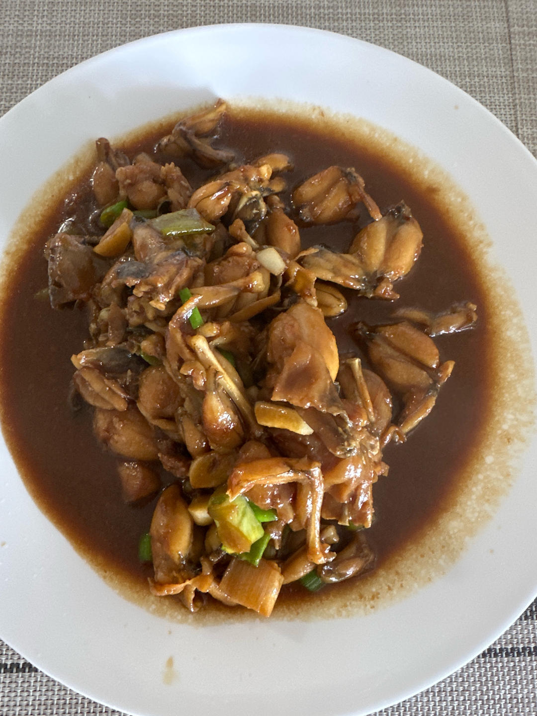 红烧牛蛙（手把手教你烧出回味无穷的牛蛙料理）