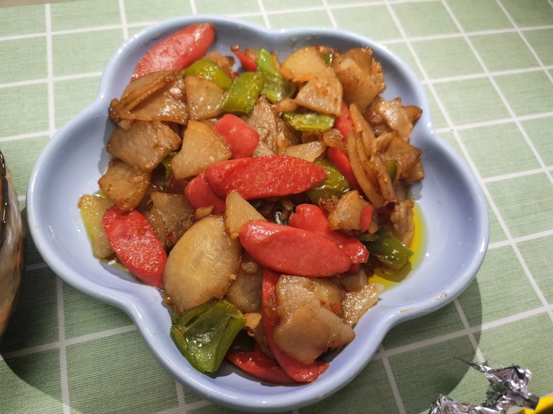 经典下饭神器———青椒火腿炒土豆片