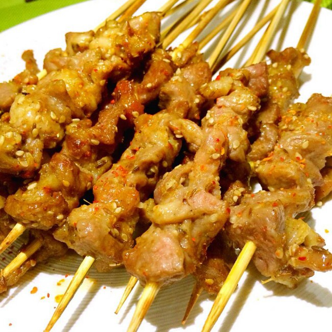 生烤羊肉串