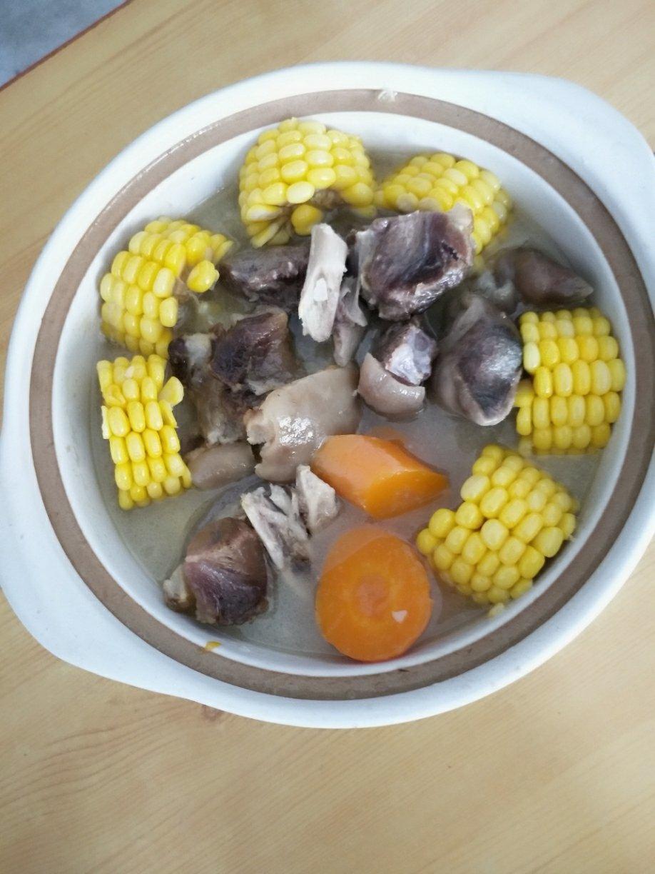 （煲汤）排骨土豆胡萝卜玉米汤