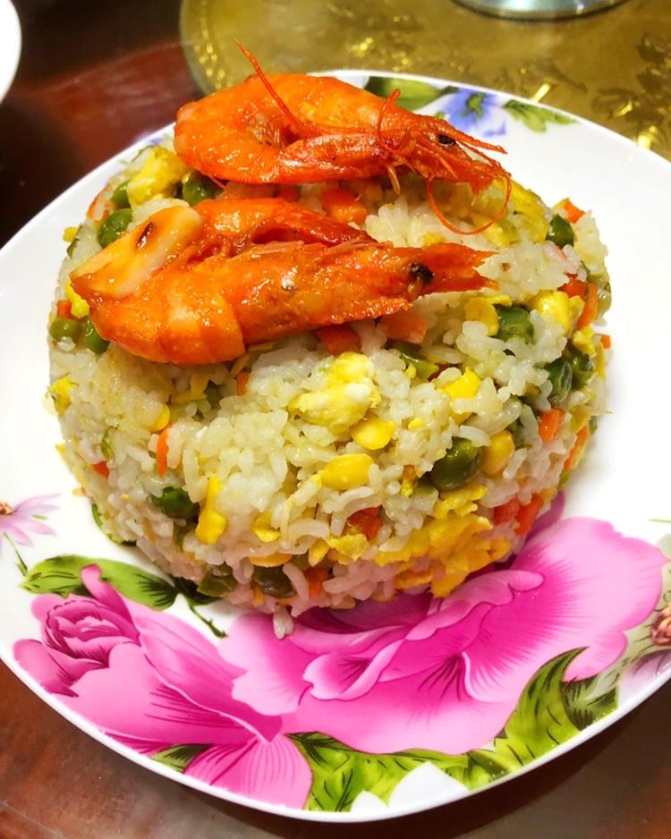 豌豆胡萝卜洋葱炒饭