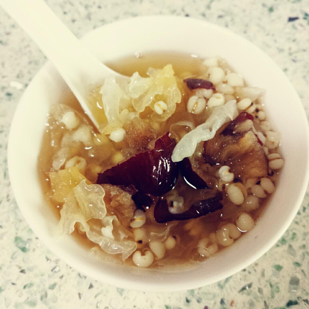 红枣薏米银耳羹