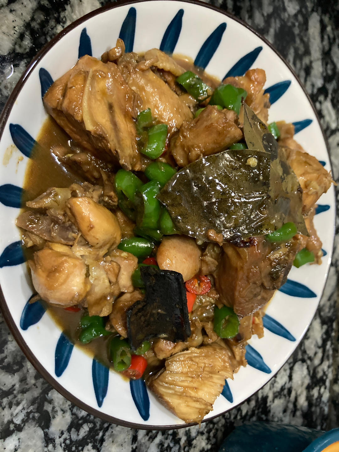 红烧三黄鸡(简单做法，做出来大概就这个样)