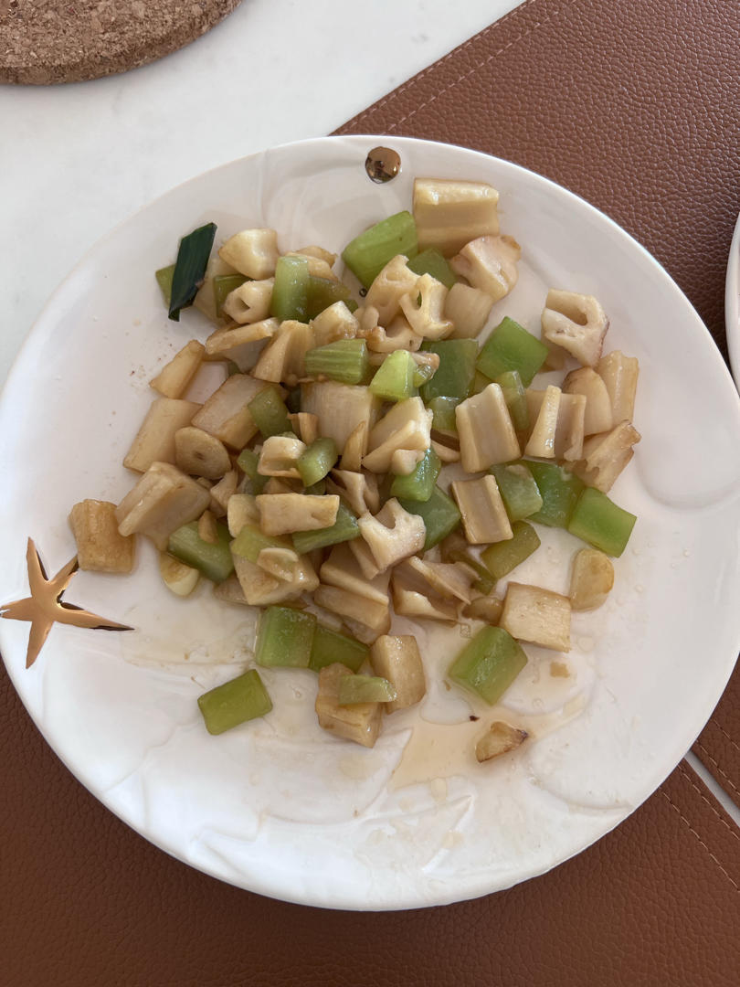 清炒莴笋藕丁