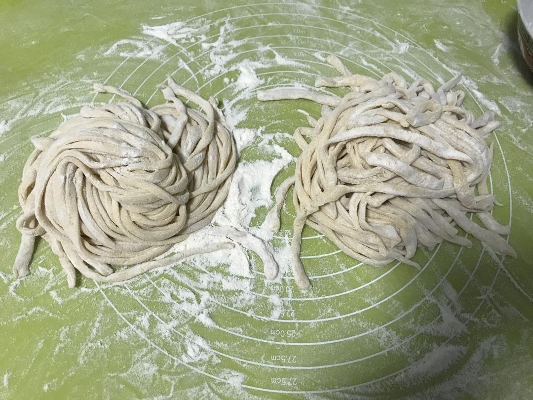 手擀面配鸡蛋酱Hand Make Noodles With Egg Sauce