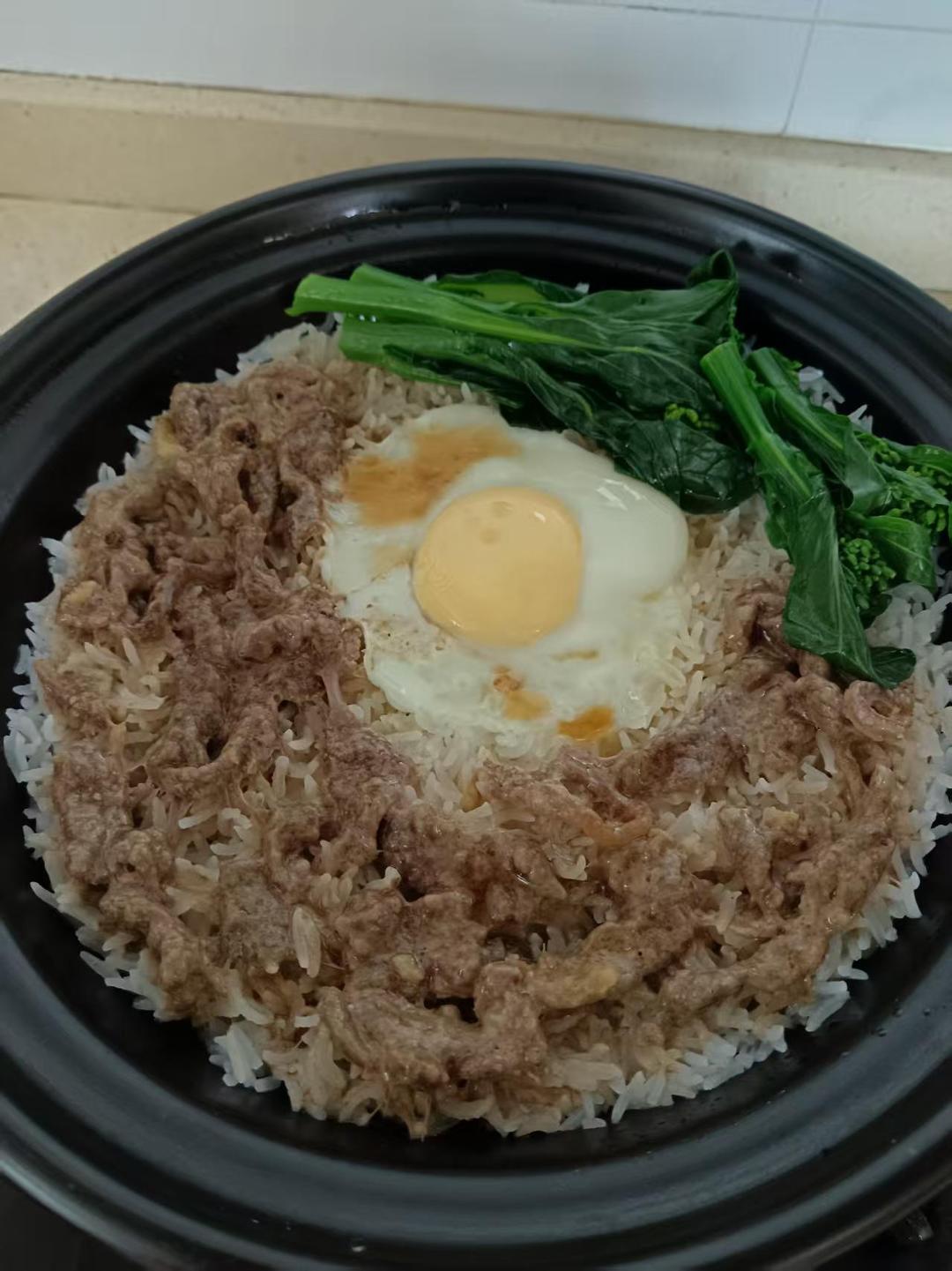牛肉煲仔饭