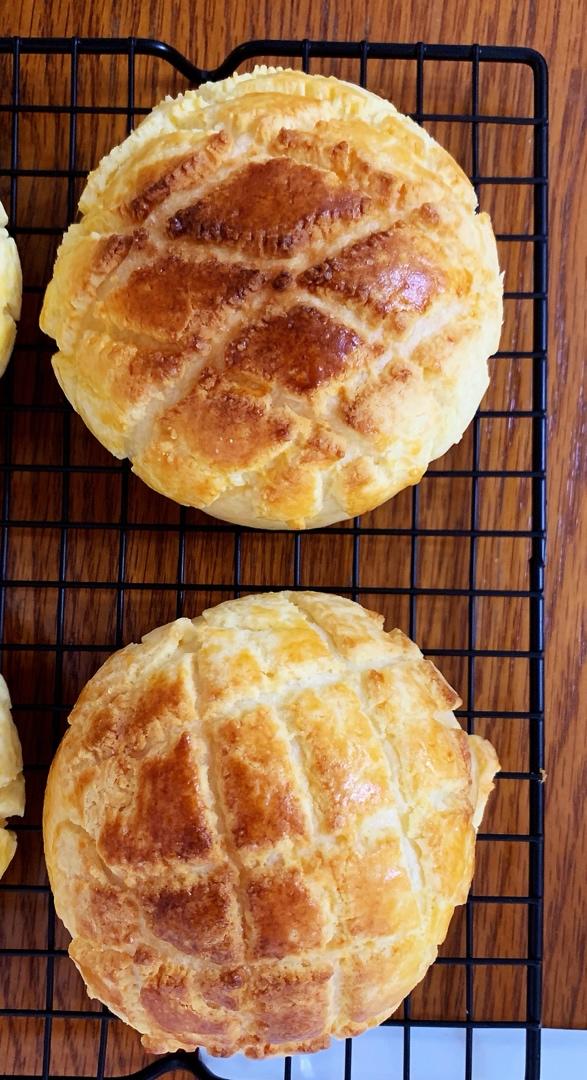 好吃到炸裂的港式菠萝包（附带制作酥皮的小视频）