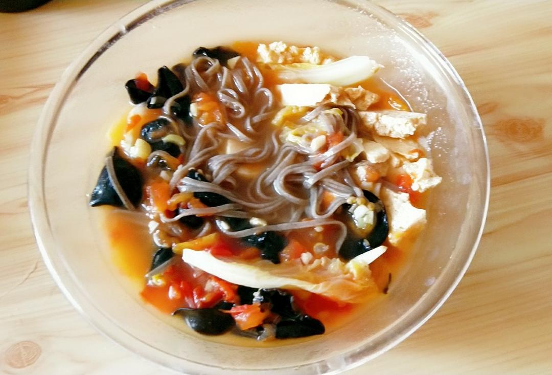 酸汤蔬菜荞麦面（减脂）的做法