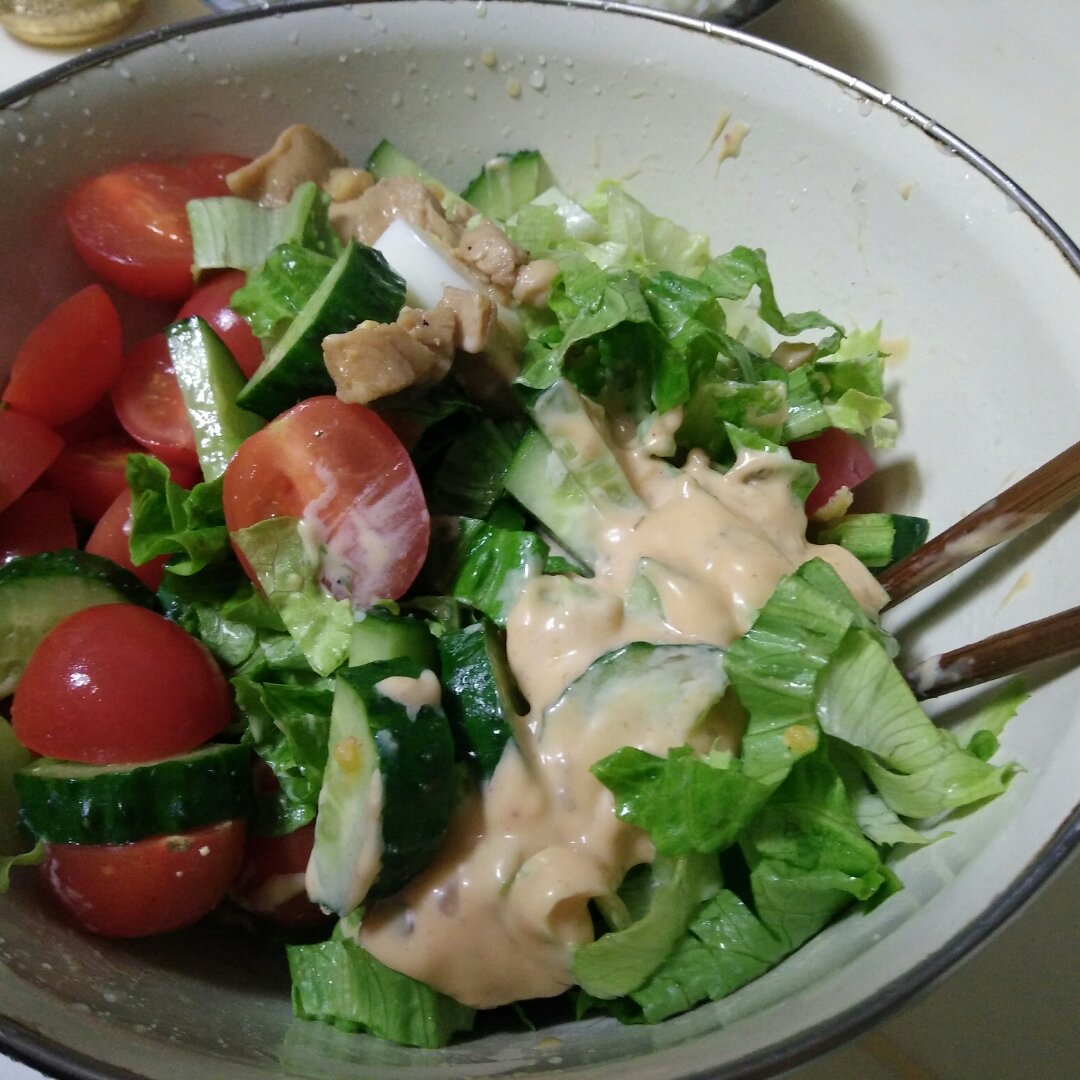 鸡肉蔬菜沙拉