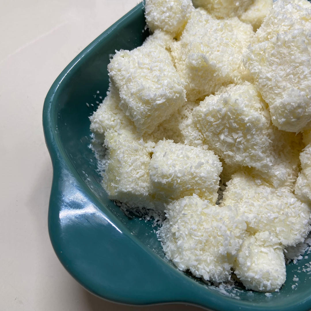 完胜85度C牛奶椰丝小方